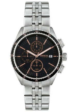 Montre-bracelet en métal argenté avec un cadran noir, trois sous-cadrans, aiguilles et marqueurs en or rose, un guichet de date à 3 heures et une lunette noire avec des marqueurs de minutes.