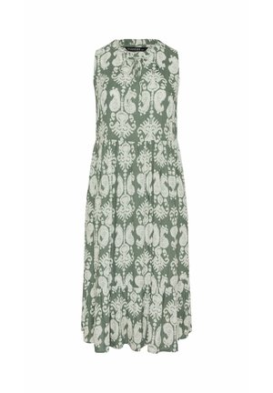 Mouwloze midi-jurk met een saliegroene achtergrond en witte, gedetailleerde bloemen- en paisleypatronen, voorzien van een ronde halslijn met een klein strikje.