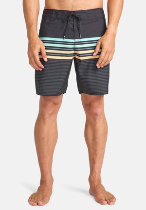 Zwarte zwembroek met horizontale strepen in lichtblauw, oranje en wit. Voorzien van een koordsluiting en mesh stof.