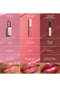 Trois produits pour les lèvres présentés avec des descriptions de brillance, de couvrance et de bénéfices, à côté de lèvres portant les couleurs et finis correspondants.