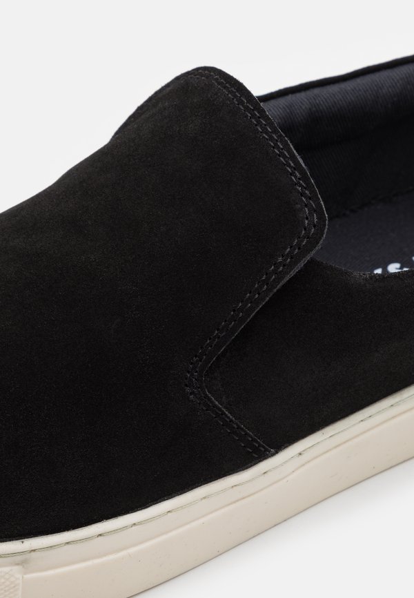 JFWCLIVE - Trainers4