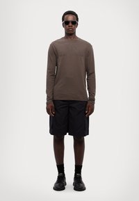 Armani Exchange Ilgarankovis viršutinės dalies drabužis - black olive