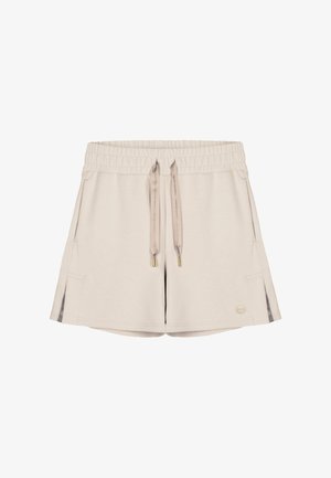 Pantalones cortos beige con cintura elástica y cordones ajustables, bolsillos laterales y pequeño logo cerca del dobladillo, diseñados para uso casual.