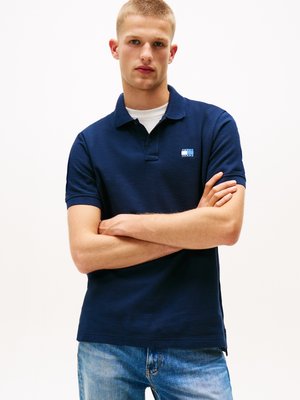 Tommy Jeans BADGE - Poloskjorter - dark night navy