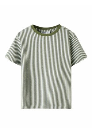 Kortærmet børnet-shirt med vertikale olivengrønne og hvide striber og en olivengrøn rund hals.