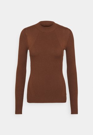 Pull en maille côtelée marron à manches longues avec un col rond haut et une silhouette ajustée, présenté sur un fond clair uni.