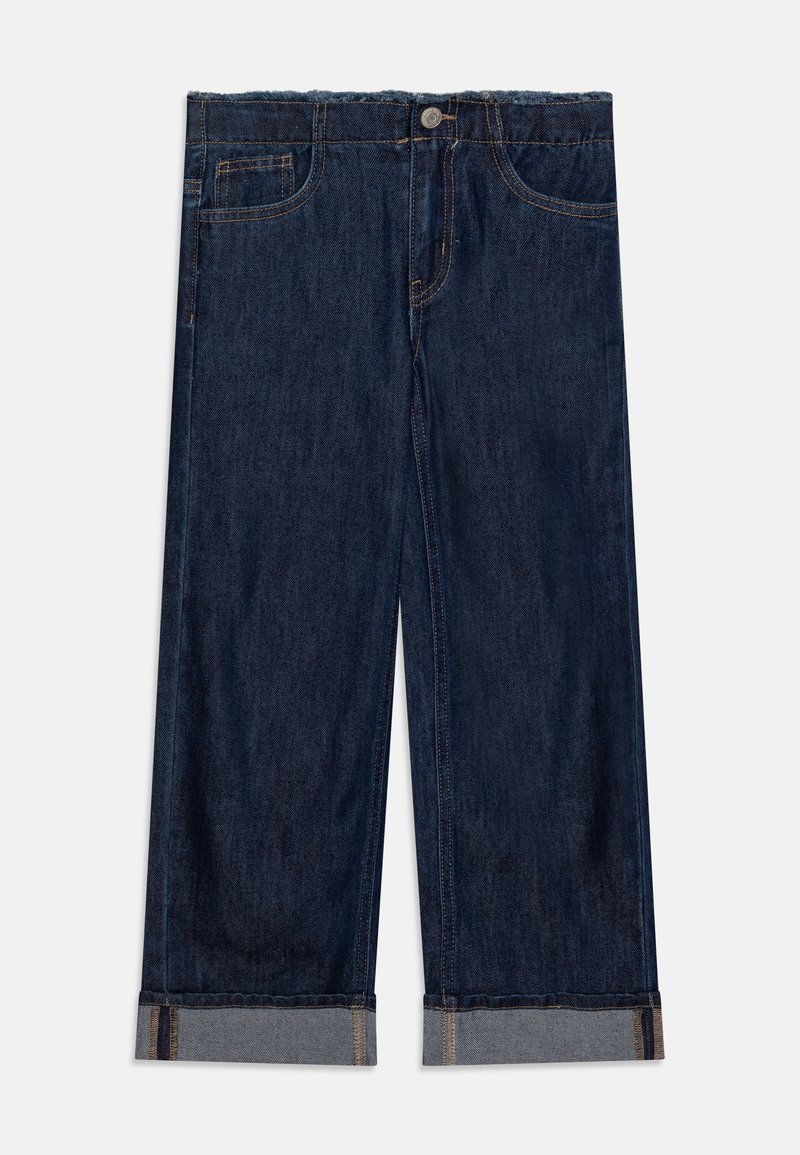 Pantalones cortos de mezclilla azul oscuro con un diseño de pierna recta, que cuentan con bolsillos frontales y dobladillos con puños de tela contrastante.