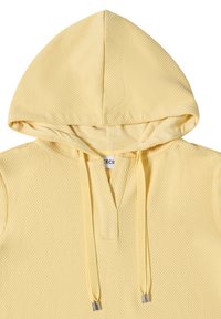 Sweat à capuche texturé jaune clair avec col en V et cordons assortis avec embouts métalliques, montrant la partie supérieure avant et les détails de la capuche.