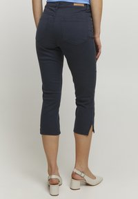 b.young BYLOLA BYLIKKE SLIT JEANS - - Šorti - copenhagen night