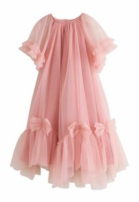Rosa Tüllkleid mit kurzen Puffärmeln, rüschigen Akzenten und drei Schleifen am Saum. Leicht und fließend mit einem gerafften Ausschnitt.