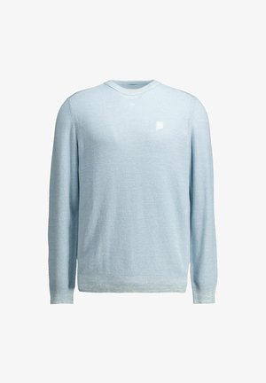 Világoskék hosszú ujjú pulóver texturált kötött mintával, V-nyakkal és egy kis négyzet alakú logóval a bal mellkason.