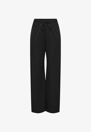 Fekete, bő száru nadrág, puha anyagból készült. Rugalmas derékrészét zsinór támasztja alá. Egyszerű dizájn, minta vagy díszítés nélkül.