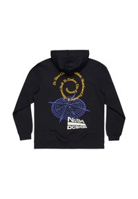 Zwarte hoodie met een grote ronde graphic met gele tekst en een blauwe kompasontwerp op de achterkant. Zachte stof met een relaxte pasvorm.