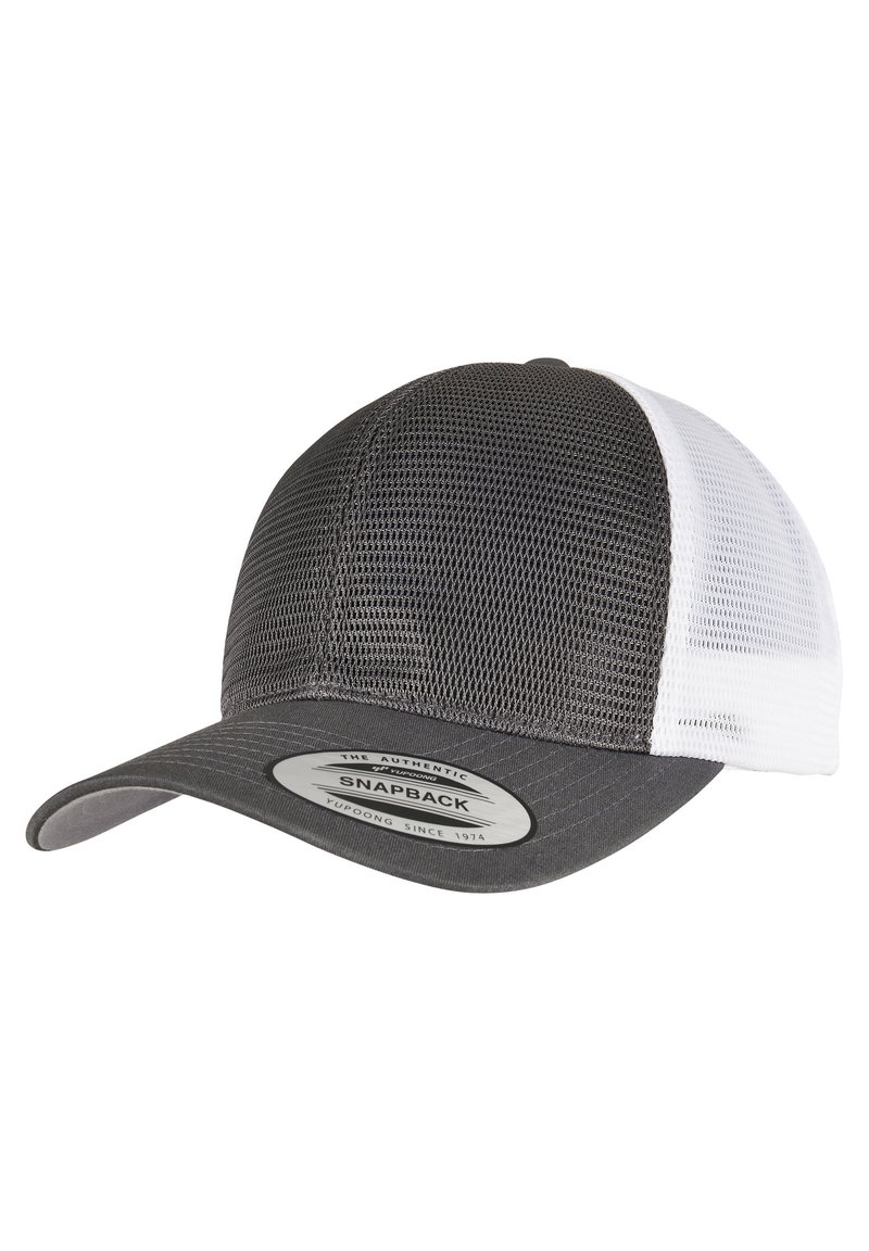 Grå mesh snapback cap med en ensfarvet grå front, hvide mesh sidepaneler og en buet skygge. Har et rundt mærke på forsiden.