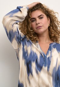 Kaffe Curve BELLA niebieski