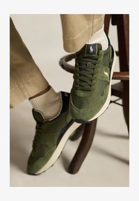 Nepasirinkta, tonal olive