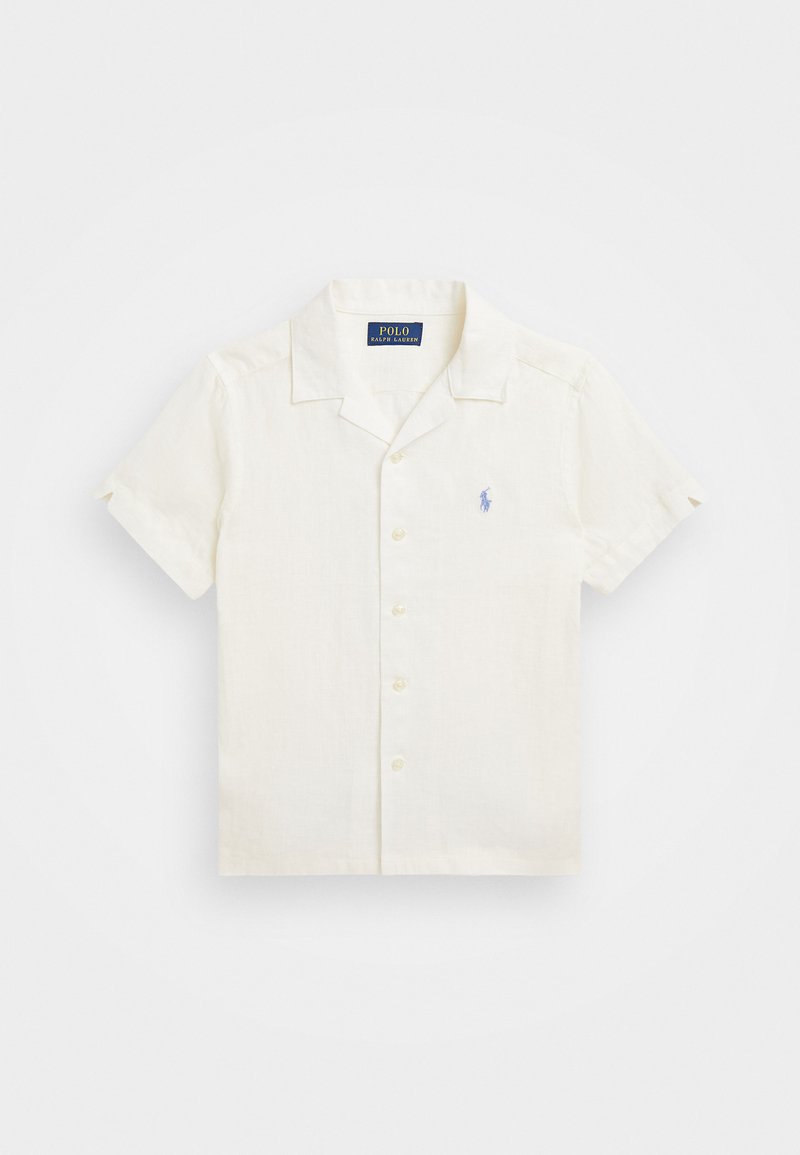 Camisa de linho creme de mangas curtas com colarinho abotoado, apresentando um pequeno logótipo azul no peito esquerdo e um corte relaxado.