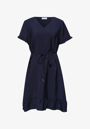 Marineblauwe jurk met korte mouwen, V-hals, geplooide manchetten en zoom, en een bijpassende stoffen riem gestrikt in de taille.
