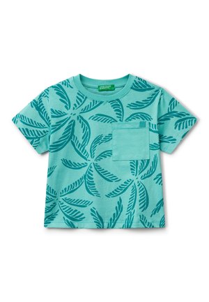 Korte mouwen turquoise T-shirt met een bladerenpatroon, ronde hals en een kleine voorkantzak. Gemaakt van zachte katoen.