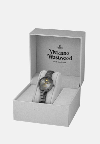 Montre-bracelet noire avec accents dorés présentée dans une boîte grise. Comprend un cadran rond, un bracelet élégant et le logo de la marque à l'intérieur.