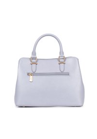 Borsa a mano in pelle blu chiaro con accessori dorati, doppi manici superiori, una tasca con zip frontale e un design strutturato. Texture liscia, forma moderna.