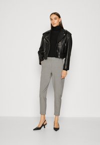 b.young BYDanta - Chino hlače - light grey melange