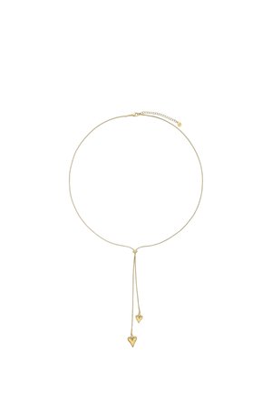 Delicado collar de oro con cadena fina, cierre ajustable y dos colgantes en forma de corazón de diferentes tamaños.