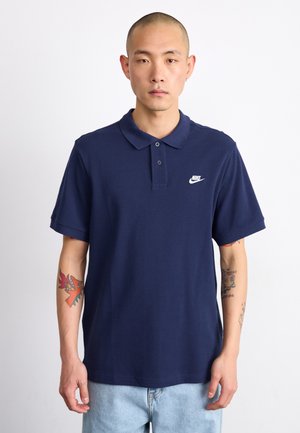 Nike Sportswear CLUB - Polo shirt - obsidian/white