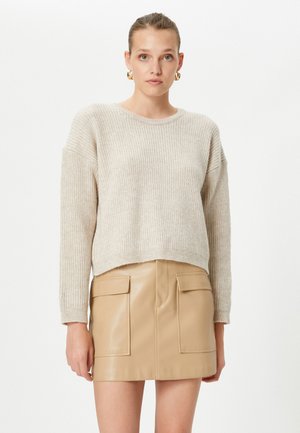- Sweter