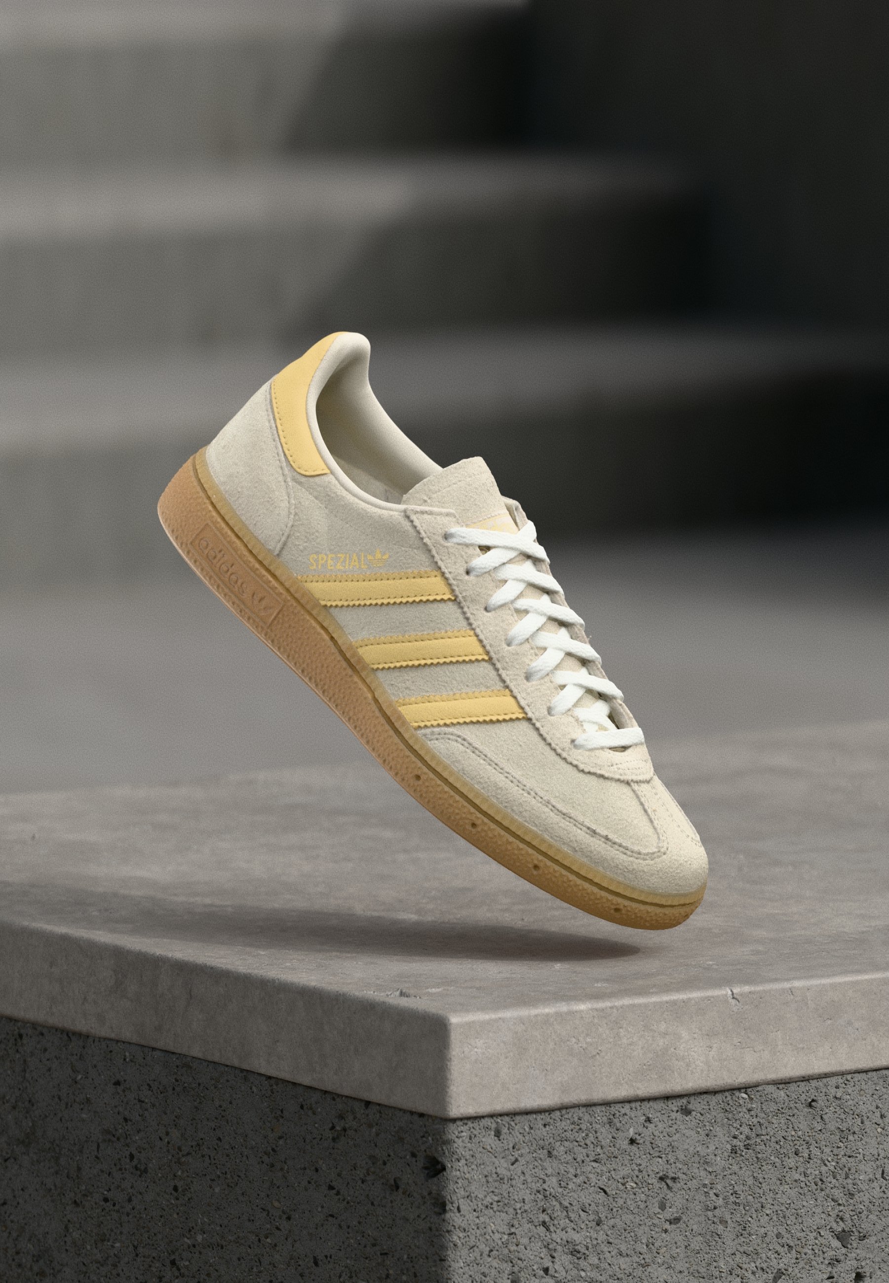 adidas Originals HANDBALL SPEZIAL - Joggesko - alumina/orange tint/footwear  white/lysgr - Zalando.no