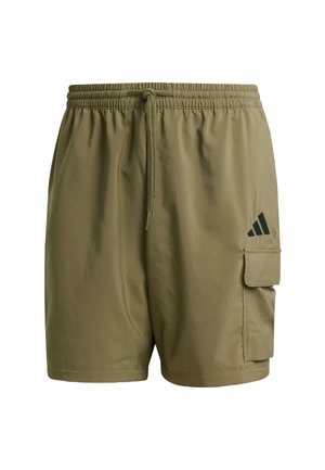 Pantalones cortos deportivos verde oliva con cinturilla elástica, cordón, bolsillo cargo lateral y logotipo negro de Adidas en el muslo derecho.