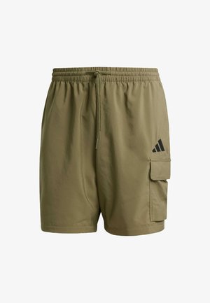Shorts de sport vert olive avec taille élastique, cordon de serrage, poche cargo sur le côté et logo Adidas noir sur la cuisse droite.