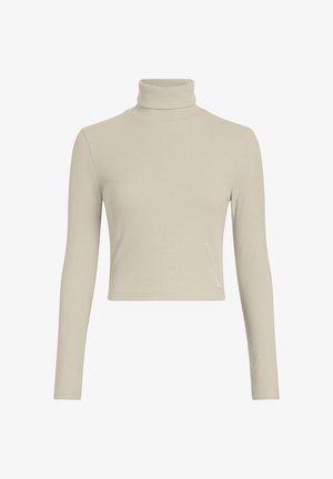 Top de manga larga de cuello alto en color beige claro con un diseño ajustado. Presenta una etiqueta de logo sutil en el dobladillo. Textura suave.