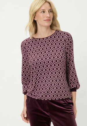 Bordeauxrotes Oberteil mit Dreiviertelärmeln und einem geometrischen sechseckigen Muster in Pink. Weicher Stoff mit lockerem Sitz.