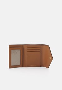 MICHAEL Michael Kors GREENWICH TRIFOLD - Lommebok - brown/acorn