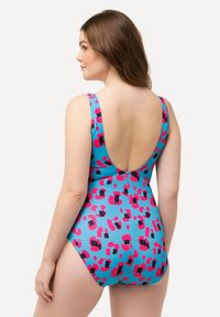 Maillot de bain une pièce en bleu vif avec un motif abstrait audacieux en rose et noir, doté de larges bretelles et d'un dos en forme basse.