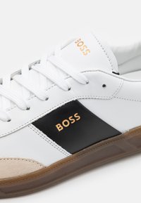 BOSS BRANDON - Tossud - open white