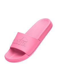 Różowa gumowa klapka na ślizg, z szerokim paskiem z wytłoczonym logo "KUBOTA" oraz teksturowaną wkładką zapewniającą przyczepność.