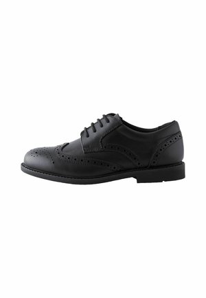 Schwarzer Herren-Brogue-Schuh aus Leder mit Wingtip-Design, perforierten Details und Schnürverschluss, in linker Seitenansicht gezeigt.