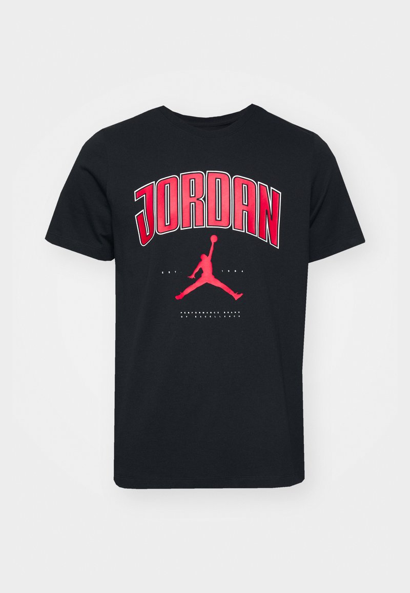 Czarna bawełniana koszulka z krótkim rękawem z wyrazistym, czerwonym napisem "JORDAN" oraz sylwetką logo. Okrągły dekolt i graficzne detale z przodu.
