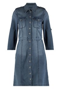 Denim-kjole med krage, lange ermer, to brystlommer, knappested foran og en tettsittende midje i en mørk blå vask.
