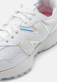 New Balance 327 UNISEX - Tenisice - white