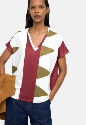 - T-shirt z nadrukiem