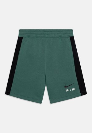 Pantalones cortos de jersey verde con paneles laterales negros, cintura elástica y logo "AIR" en blanco. Textura suave, ajuste relajado, adecuado para ropa deportiva.