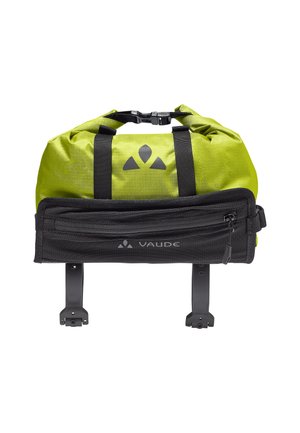 Borsa a rotolo verde con dettagli neri, dotata di una tasca frontale con zip, due cinghie nere e attacco per il montaggio. Logo Vaude in evidenza.