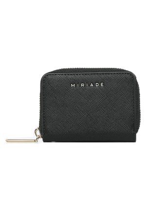 Portafoglio nero con zip realizzato in materiale testurizzato, caratterizzato da una linguetta in metallo e il logo stampato "MIRIADA" sul frontale.