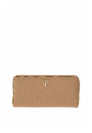 Portefeuille rectangulaire couleur camel avec fermeture éclair tout autour, finition texturée et petit logo triangulaire Guess USA au centre.