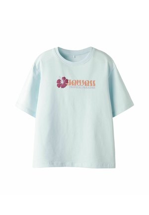 Light blue short-sleeve T-shirt with a pink hibiscus flower and "Hawaii Tropical Paradise" text on the chest.