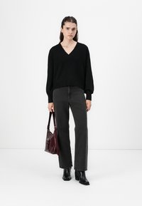 Vero Moda VMBOOM V NECK VER - Svetrík - black