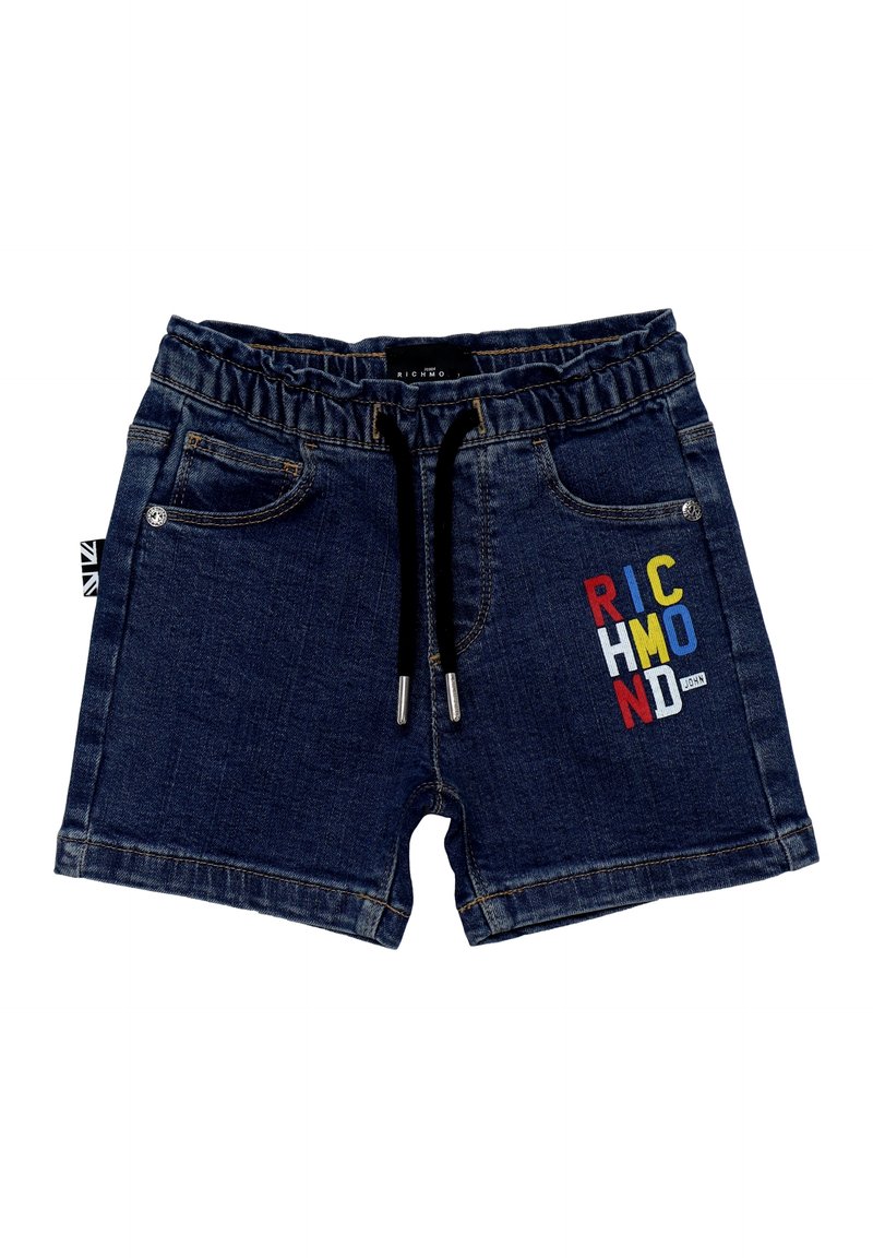 Džínové šortky v tmavě modré barvě, s elastickým pasem na šňůrku, dvěma předními kapsami a barevným textem "RICHMOND" na pravé straně.